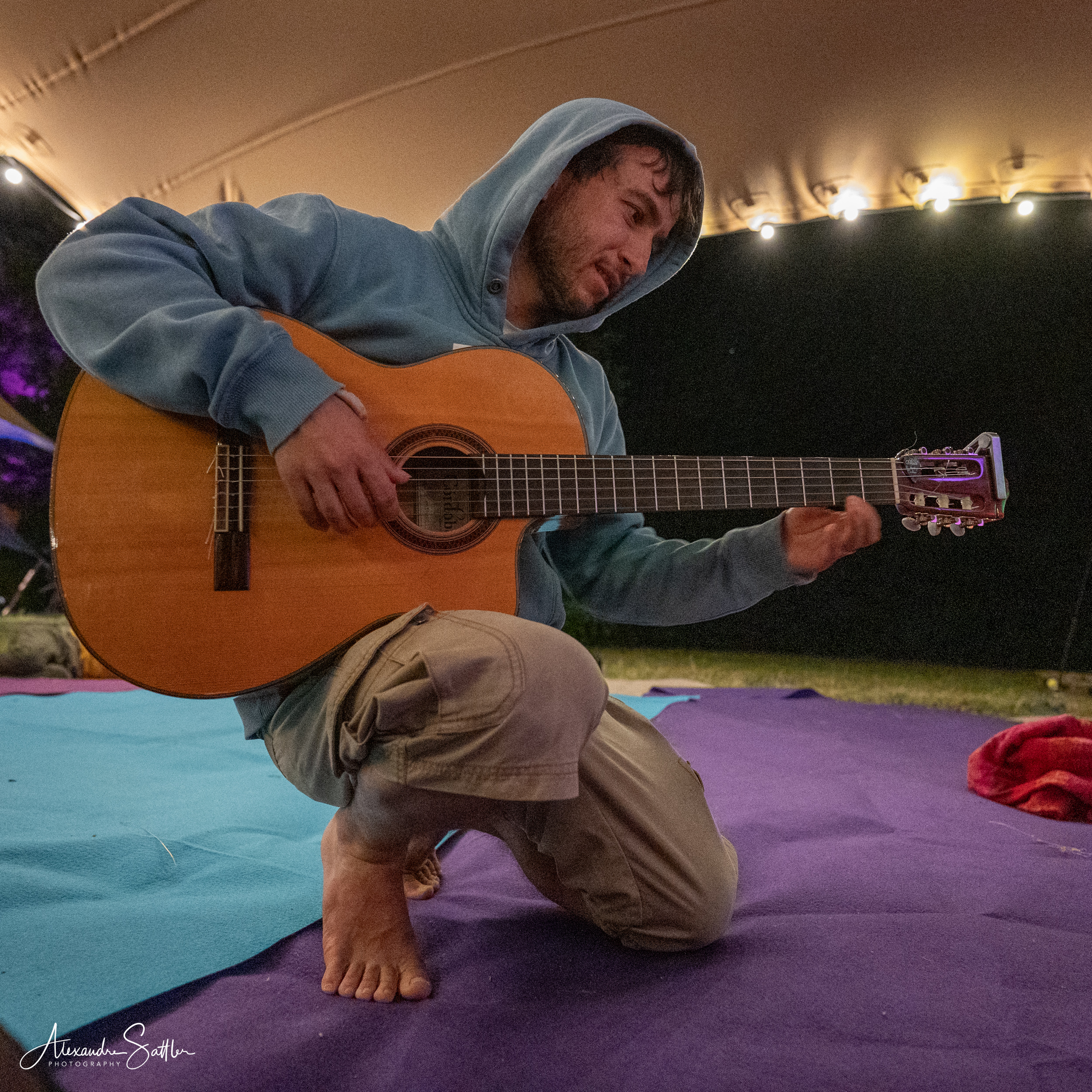 Tainã, Chanteur et Guitariste - festival mantra joie - printemps 2026.