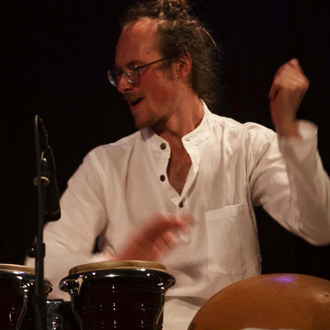 Tom, Musicien accompagnant au Festival Mantra Joie